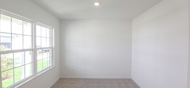 Building Photo - 8487 Redmond St
