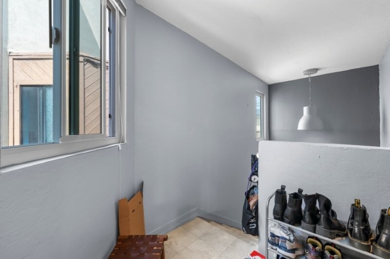 Landing area - 23 Buccaneer St