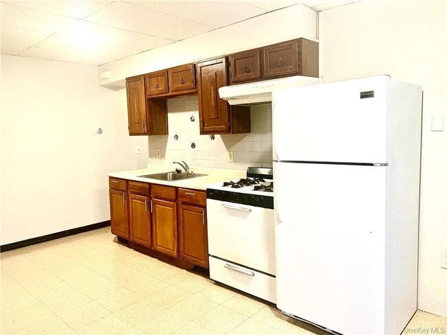 Building Photo - 58 Cottage St