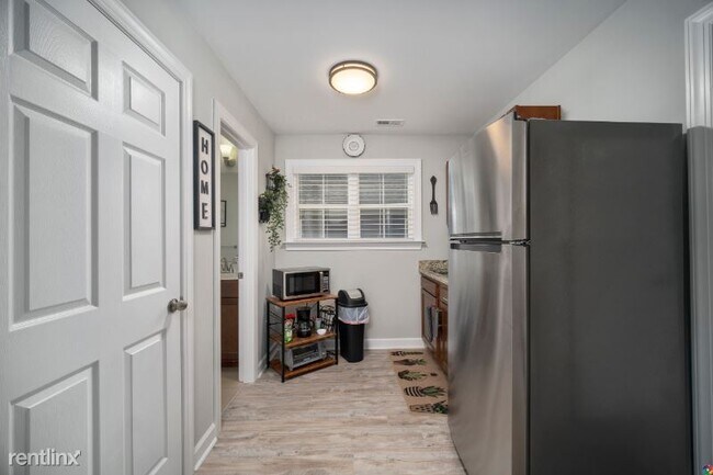 Building Photo - 125 N 4th St