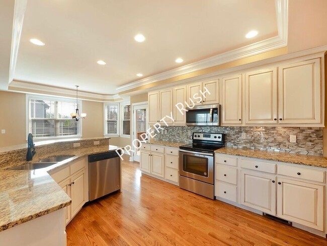 Building Photo - 7986 Burgundy Cir