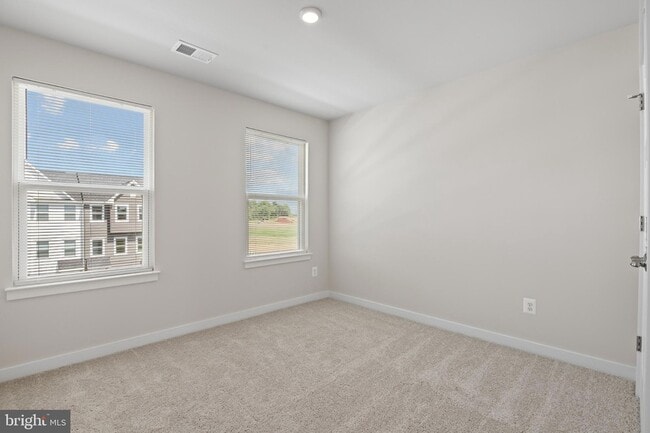 Building Photo - 21 Lyriq Ct