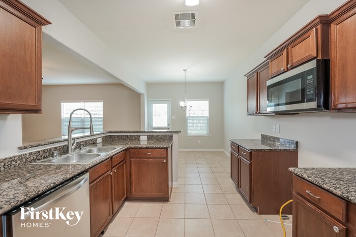 Building Photo - 2027 Golden Topaz Dr
