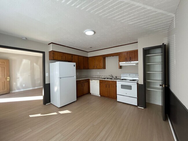 Building Photo - McCullars- 420