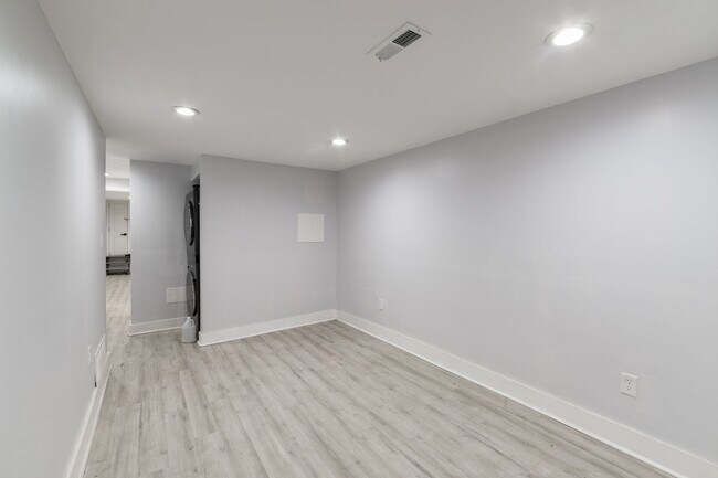 Building Photo - 5111 Willows Ave