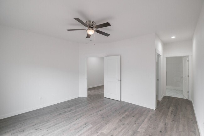 Building Photo - 2483-2485 Roll Tide Ct
