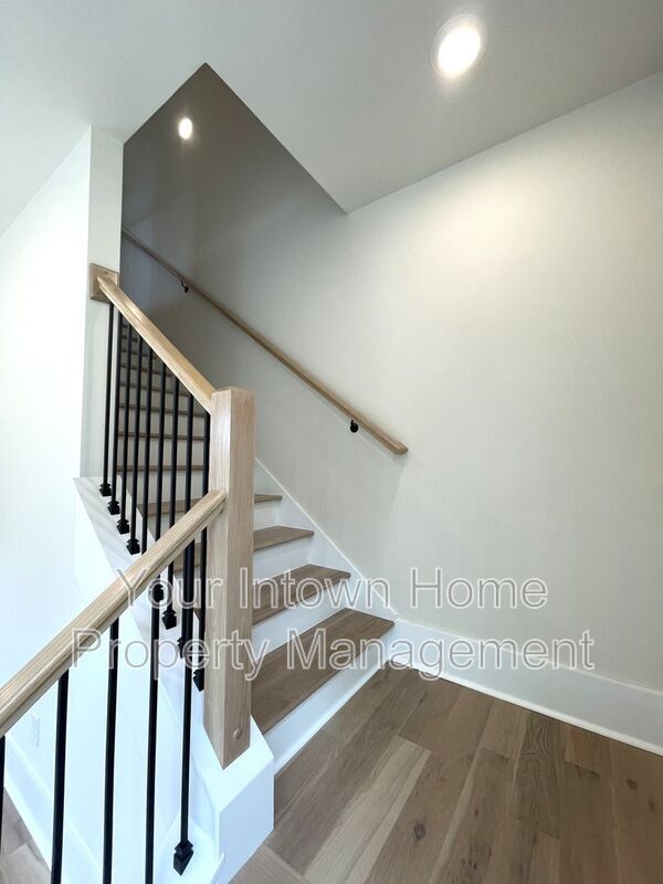 Building Photo - 1135 West Marietta St NW