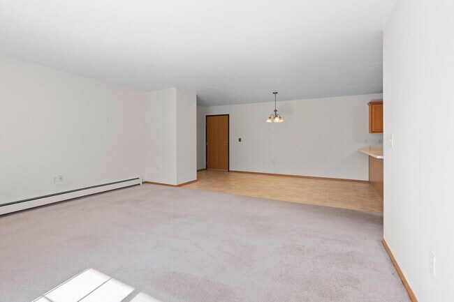 Building Photo - 2 Bedroom 2 Bathroom Lower 1 Car Garage