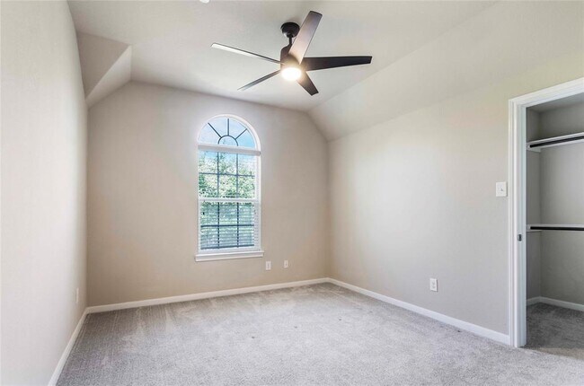 Building Photo - 19 Umbria Ln