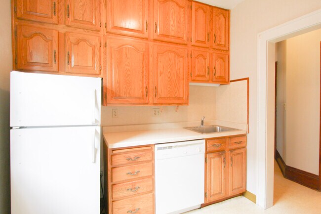 Building Photo - 1605 Charles Ave