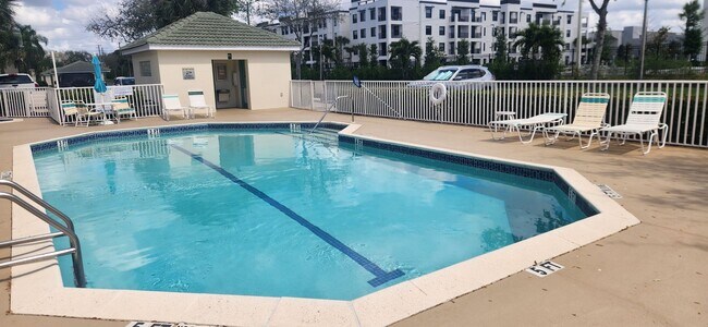 Building Photo - 4925 Sandra Bay Dr