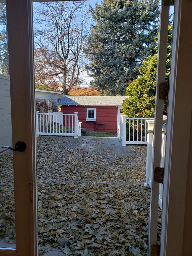 Building Photo - Charming South Hill Bungalow