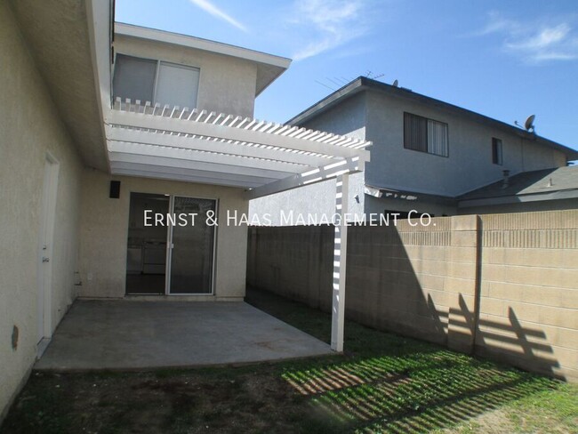 Building Photo - Beautiful Two Story Townhouse in the Heart...