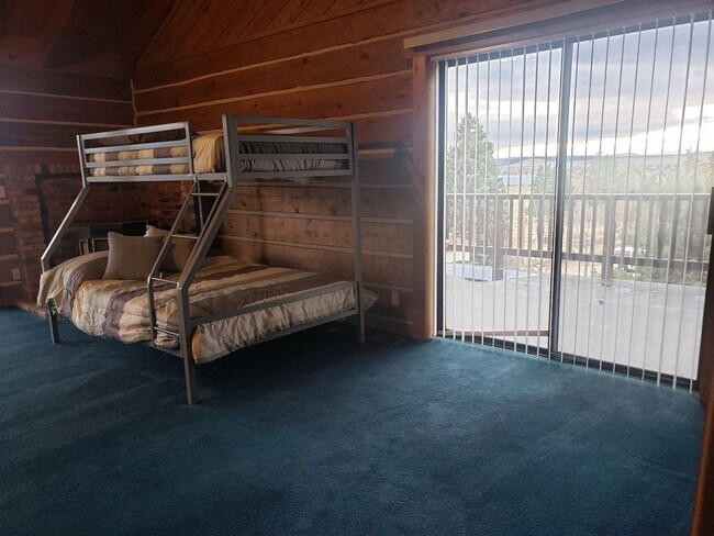 Building Photo - Log Home with close public lake access - A...