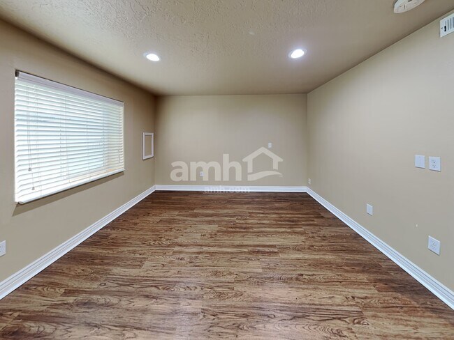 Building Photo - 14064 S Rosaleen Ln