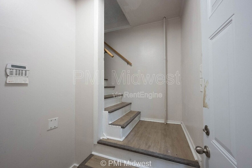 Building Photo - 2211 E New York St