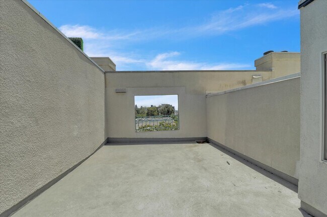 Building Photo - 390 S Sepulveda Blvd