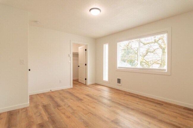 Building Photo - 506-510 SE 46th Ave