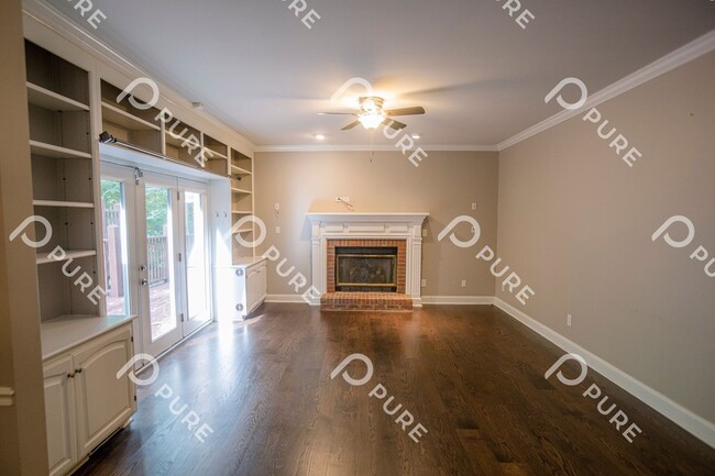 Building Photo - 2411 Oakwood Ave NE