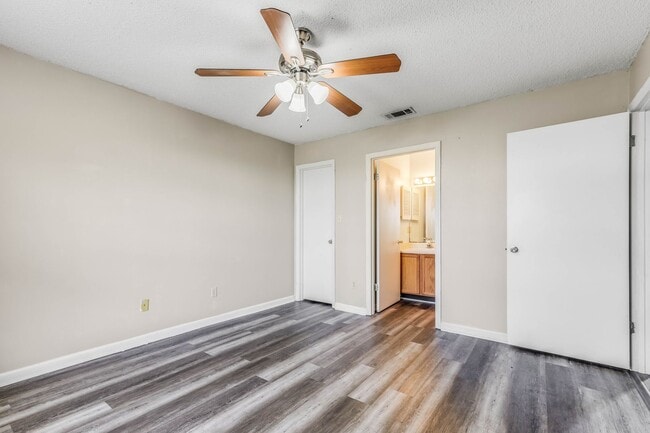 Building Photo - Upgraded 2x2 in great location AVAILABLE NOW