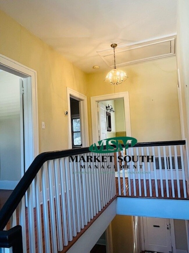 Building Photo - 3 Bedroom Beauty Loaded With Charm & Chara...