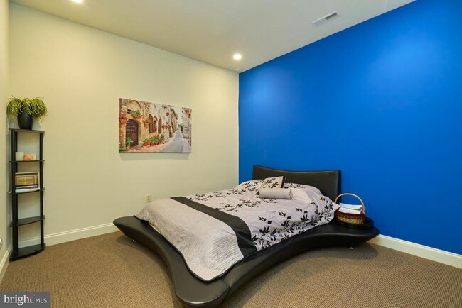Building Photo - 7841 Montvale Way