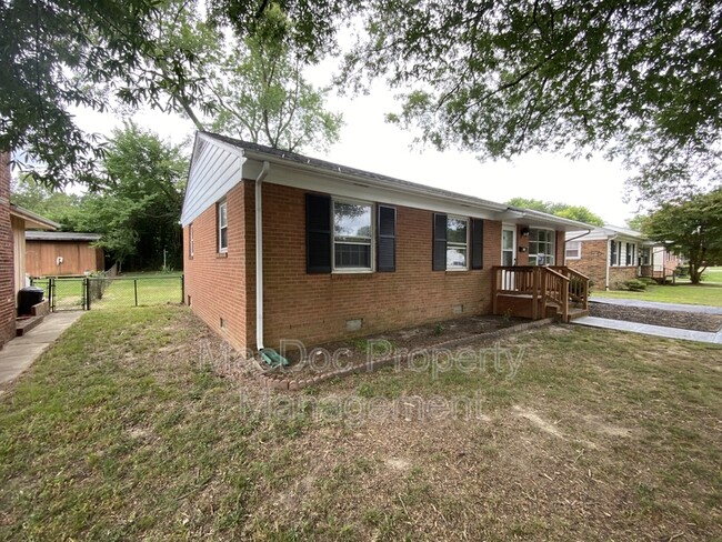 Building Photo - 304 Stratford Ave
