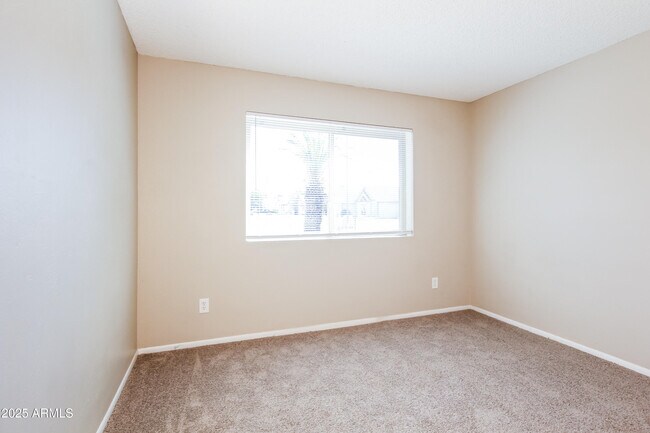 Building Photo - 16422 N 66th Dr