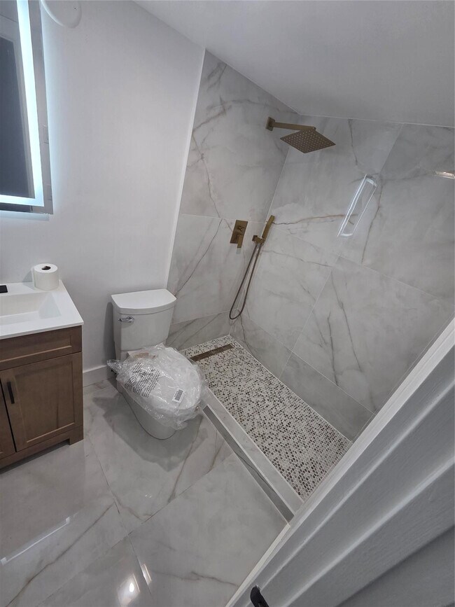 Building Photo - 251 S Cypress Rd