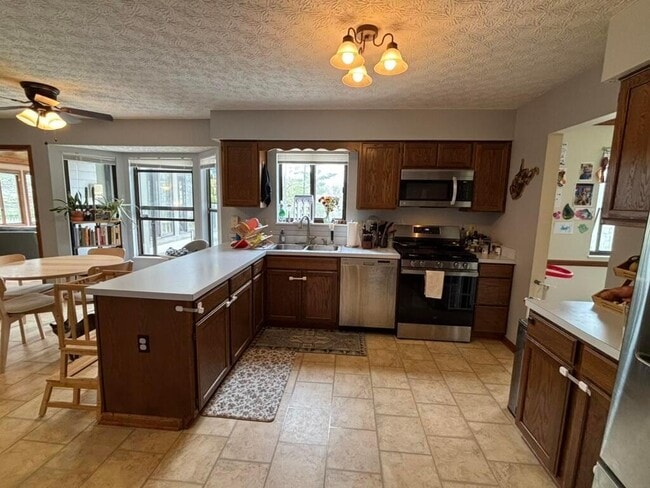 Building Photo - 615 Ozem Gardner Way