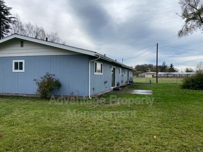 Building Photo - 407 Kees St