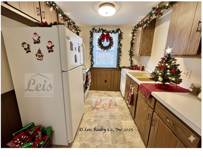 Building Photo - 1525 Saratoga Dr