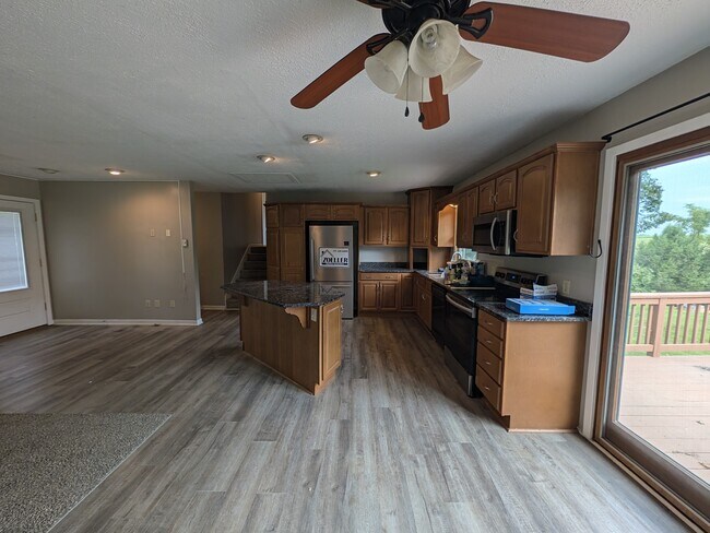 Building Photo - 335 Cornertown Rd