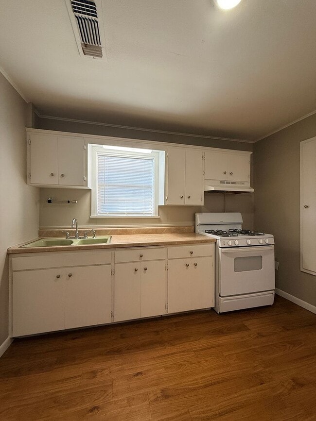 Building Photo - 2500 Taylor St