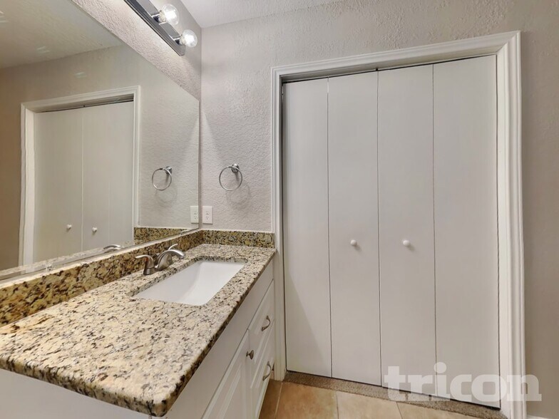 Building Photo - 6647 Hartnet Fields