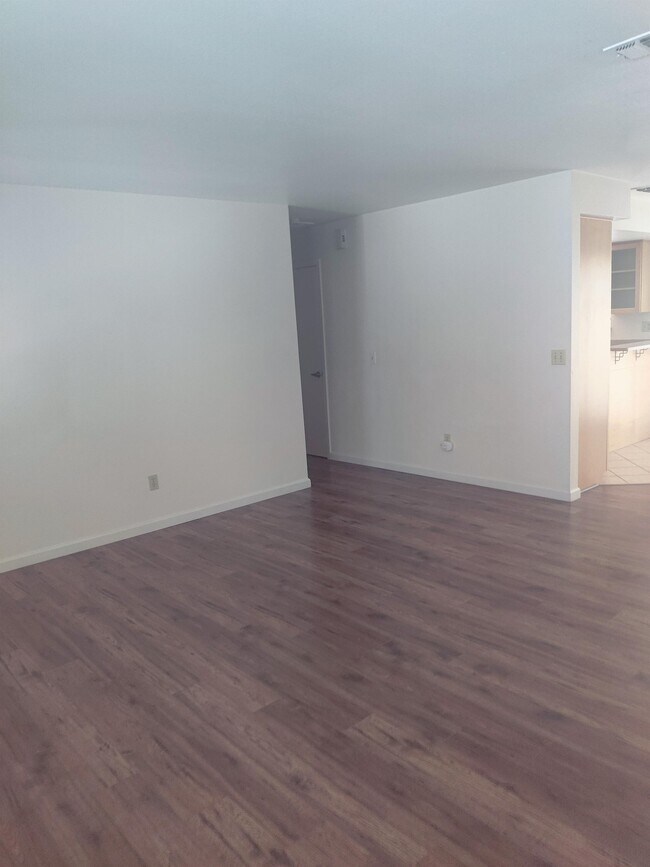 Building Photo - 18589 Lake Forest Dr