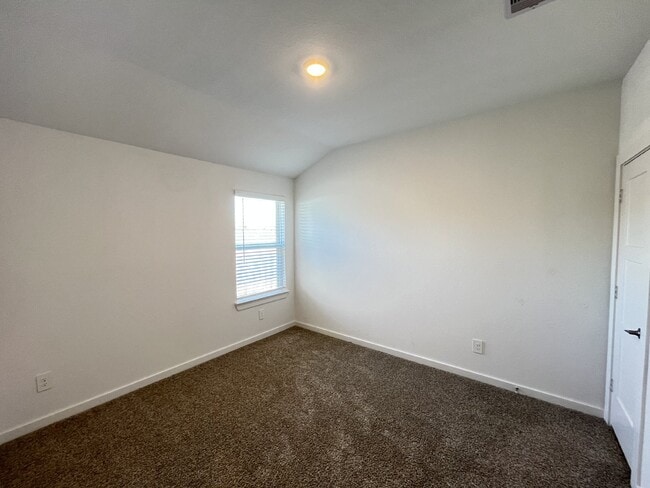 Building Photo - Modern 4-Bed Home with Office in Fosters Ridge Near The Woodlands | Open Layout & Resort-Style Am...