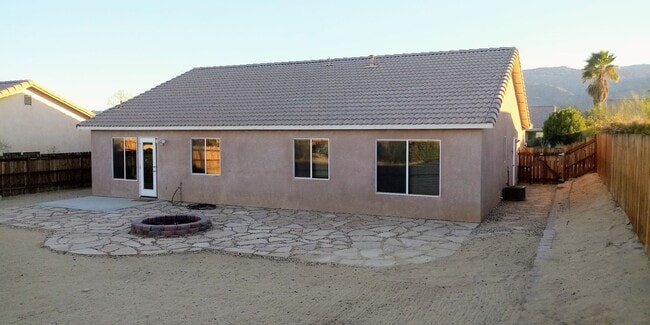 Building Photo - Four bedroom in Desert Vista Community