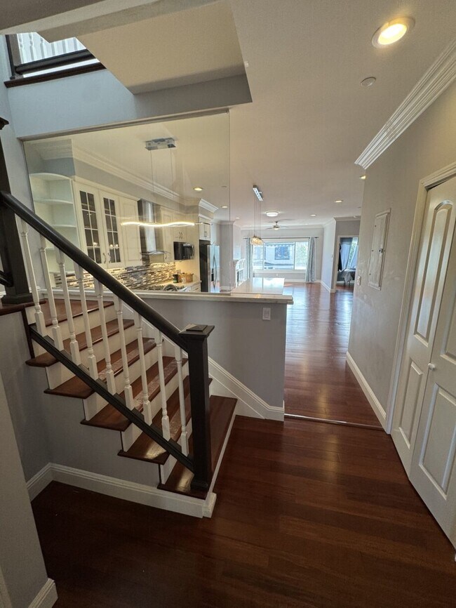 Primary Photo - 1334 Anza St