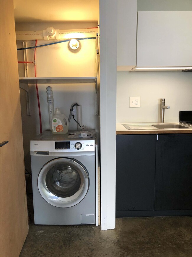 Building Photo - 1429 Elm St