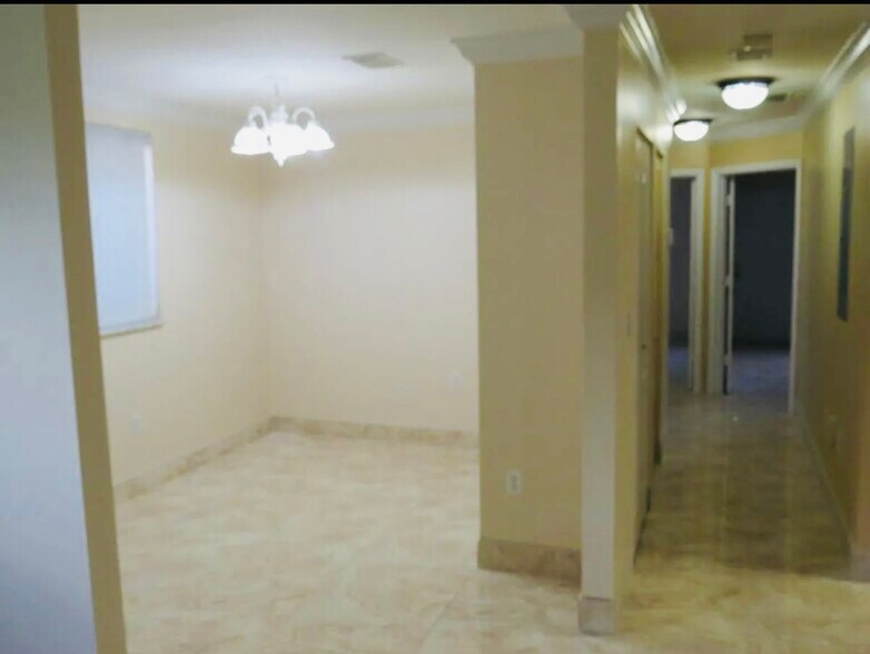 Building Photo - 861 SE 8th Ct