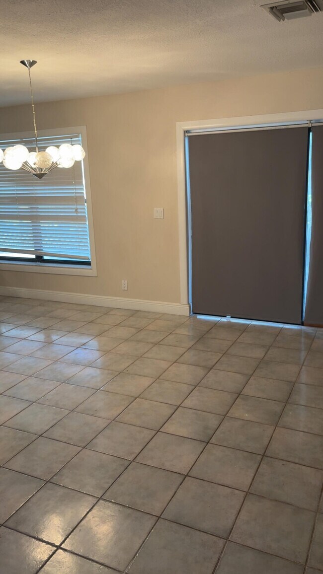 Building Photo - 5855 Northpointe Ln