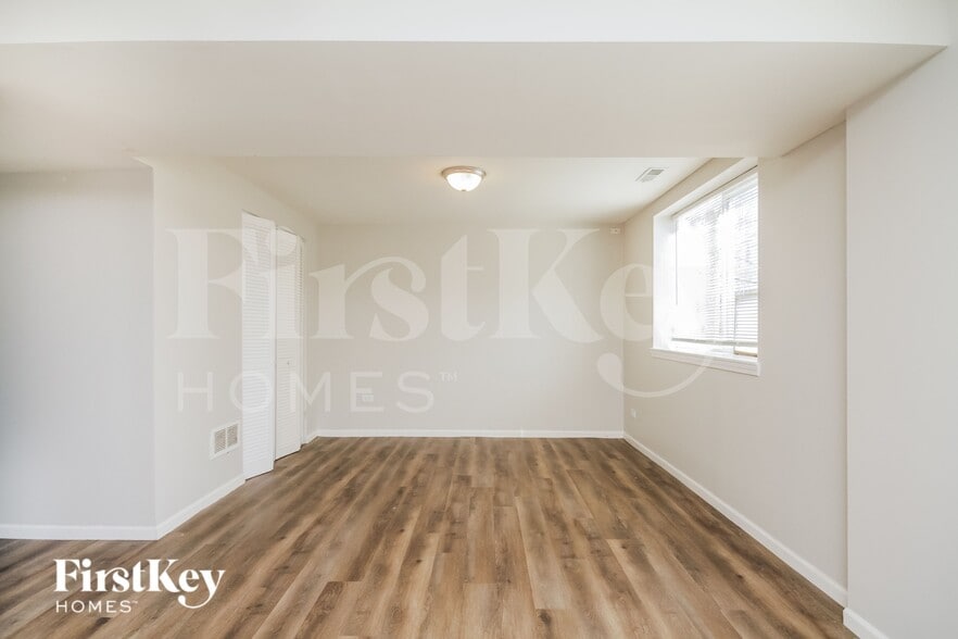 Building Photo - 341 Emery Ave