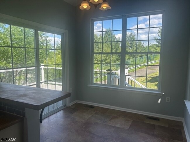 Building Photo - 305 Winding Hill Dr