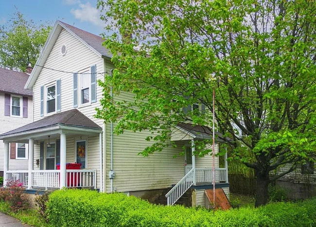 Building Photo - Large Newly Renovated 3 Bed/1 Bath Single ...