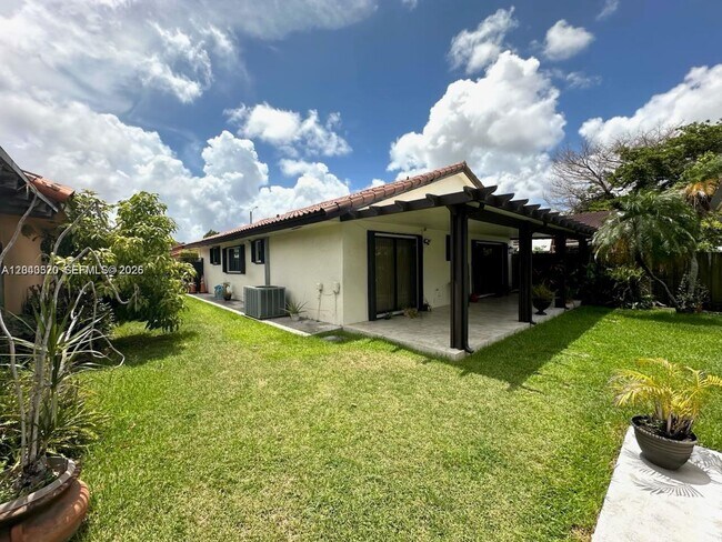 Building Photo - 2514 SW 138th Ave