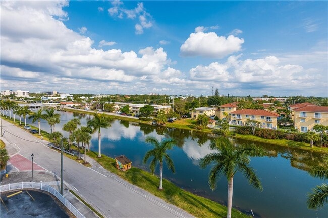 Building Photo - 2025 NE 164th St