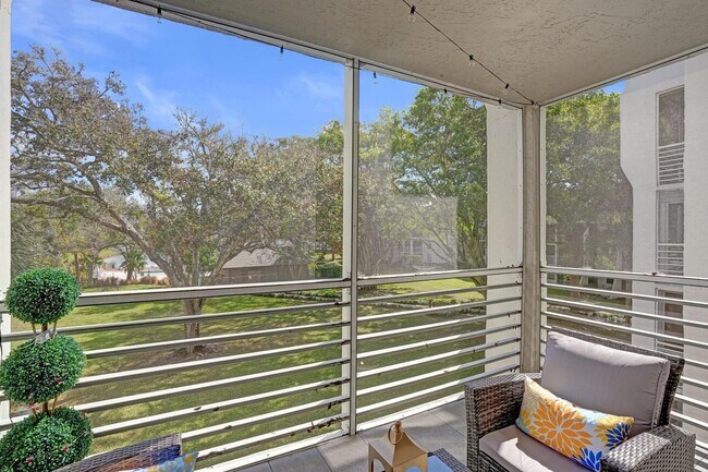 Building Photo - 9480 Poinciana Pl