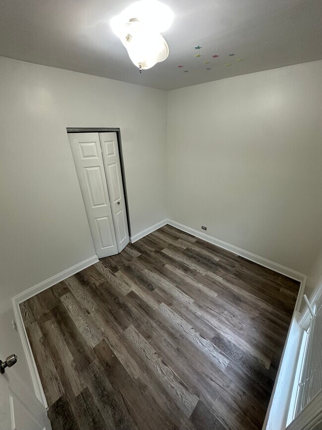 Building Photo - 1928 N Keeler Ave