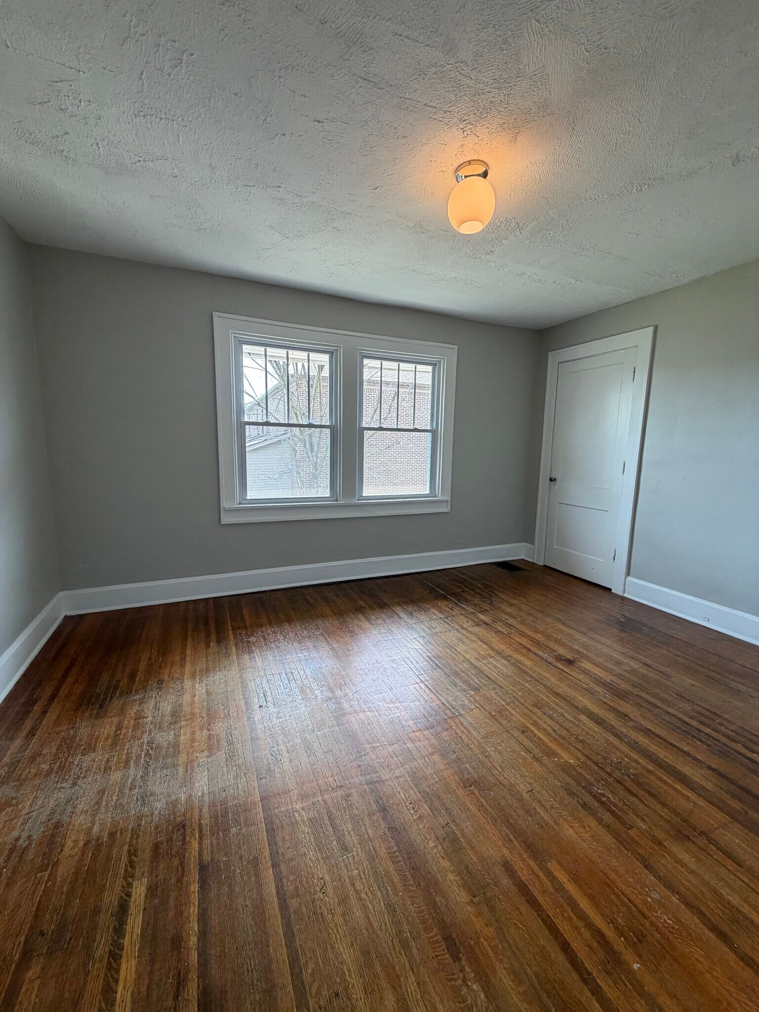 Building Photo - 3827 Central Ave